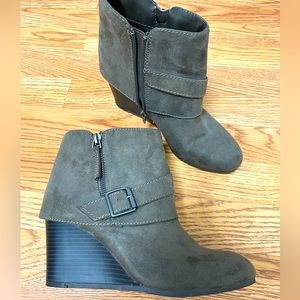 Arizona Wedge short boots